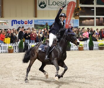 Die Freude über den Sieg bei Julian Stahl und Prinz Paolino war groß. | © Roger Müller