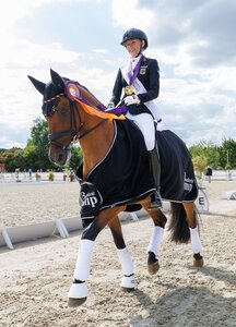 Nasdaq FH und Maya Wächter müssen nun getrennte Wege gehen. Noch auf der EM in Le Mans trabten sie gemeinsam zu Einzelgold.  | © FEI/Libby Law Photography