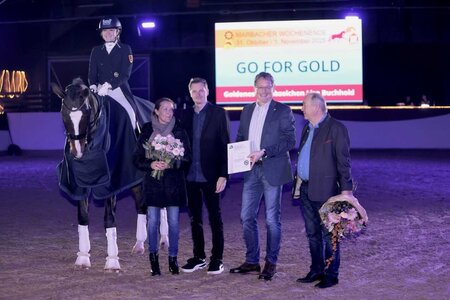 Gold für die Amateurmeisterin. Rechts neben Birkofs Zaza gratulieren Katrin Buchhold, Danny Märtins, Frank Reutter und Heiko Matthes. | © D. Matthaes