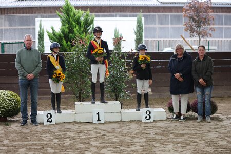 Nordbadens Ponymeister und ihre Trainerin Sarah Noujaim (rechts) | © D. Matthaes