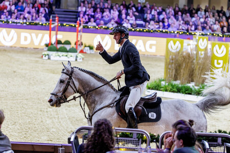 Damen hoch von Richard Vogel für seinen verlässlichen Erfolgspartner Cloudio, welcher mit ihm zum ersten Sieg im Frankfurter Großen Preis gesprungen ist.  | © Lafrentz