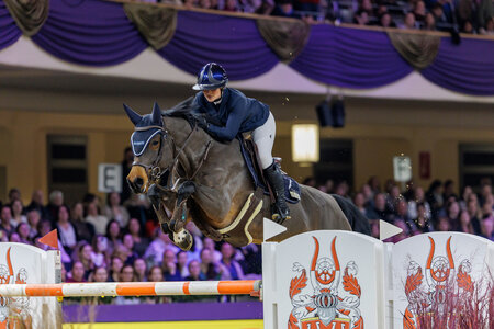 Elisabeth Meyer und Let it Shine sorgten beim Frankfurter Festhallen Reitturnier für Aufsehen. | © Lafrentz