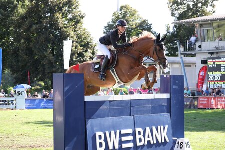 Lea Sophia Gut will weiterhin auch BW-Springen reiten. | © D. Matthaes