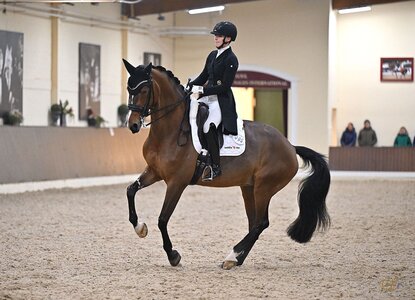 Annika-Berenike Dörr mit Adéle auf dem Weg zum ersten Drei-Sterne-Sieg | © Dirk Rüchel