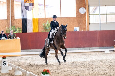 Carla Porsch setzte sich mit Santa Clara auch in der zweiten S-Dressur der Jungen Reiter durch. | © Bambi Fotografie