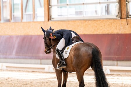 Egal, ob mit dem Pferd oder mit den anderen Reitern - jetzt ist Zusammenhalt gefragt. | © Bambi Fotografie