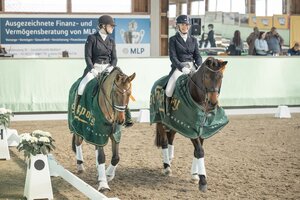 Kopf an Kopf in der ersten Prüfung der Walldorfer Amateurtour: Nadja Bühler und Patricia Borst | © www.taliaklefenz-fotografie.de