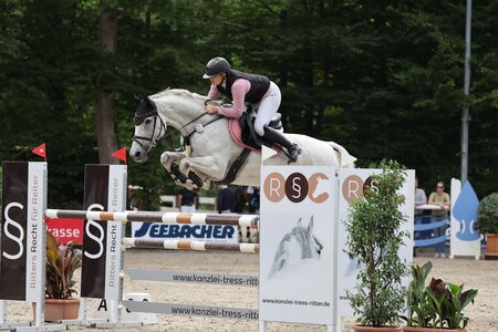 Maximiliane Fimpel und Quiwi Carina waren Teil des deutschen Junioren Team zum Nationenpreis im belgischen Sentower Park. | © DoMa (Archiv)