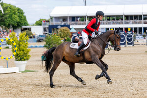 Sophie Hinners hat auf dem Maimarkt schon manche Bilderbuchrunde gezeigt - hier auf Irondames Combella | © Lafrentz