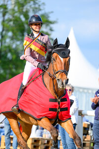 Mary-Ann Hollenbach freute sich mit Falitha Sheila über Gold bei den Children. | © Equitaris