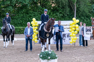 Frederik Steisslinger wurde beim Böblinger Dressurturnier das Goldene Reitabzeichen verliehen. | © Bambi Fotografie