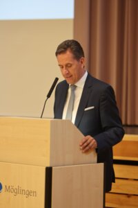 Landesverbandspräsident Klaus Dieterich kündigt beim "Landtag der Reiter" ein neues Modell zur Mitgliederwerbung an.  | © D. Matthaes