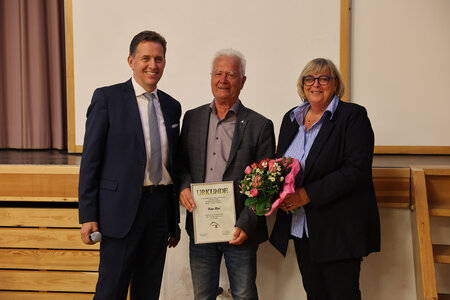 Silberne Ehrennadel für Peter Bort  | © D. Matthaes