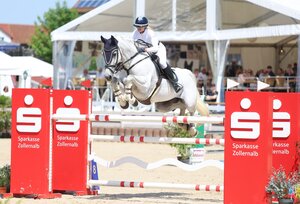 Anastasia Wetzstein mit ihrer neuen S-Siegerin Liviane | © Roger Müller