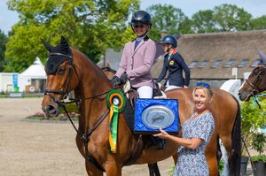 Mary-Ann Hollenbach setzt ihre Siegesserie fort