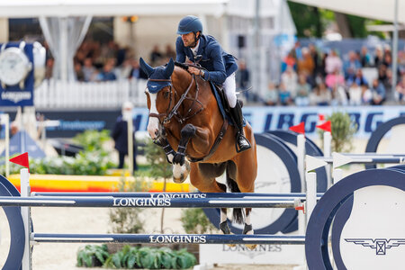 Christian Kukuk und Akarad Tivoli springen bei den Deutschen Meisterschaften zum Titel. | © Lafrentz