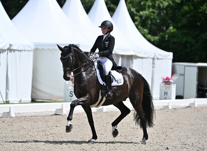 Clara Kohoutek und Dark Dancer erzielten mit 74,212 Prozent das beste Ergebnis im Nationenpreis der Junioren . | © Foto Rüchel