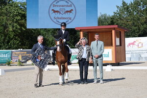 Yvonne Lommel und Next Dancer führten die dreijährigen Ponys an. | © D. Matthaes