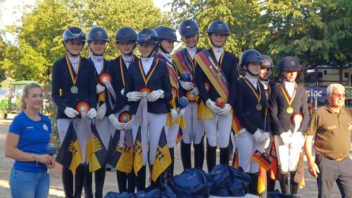 Das baden-württembergische Dressurteam gewinnt Silber bei den Süddeutschen Meisterschaften in Güglingen | © Kern