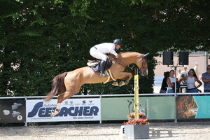 Benjamin Wulschner mit seinem irischen Wolf  | © D. Matthaes