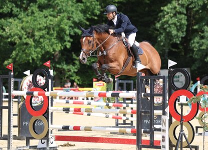 Springen zu ihrem ersten S-Sieg. Robert Schwarzkopf und Castor Troy. | © Roger Müller