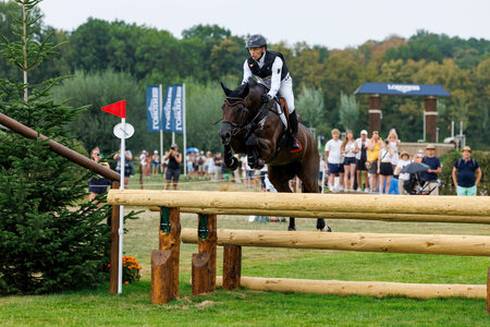 Michael Jung und fischerChipmunk auf dem Weg zur Führung | © Lafrentz