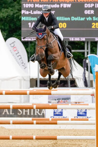 Pia-Luise Baur und Marracudo FBW sprangen bei den Sechsjährigen in die Top10. | © Christian Beeck