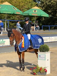 Mary-Ann Hollenbach siegte bei den Deutschen Jugendmeisterschaften sowohl in der ersten Wertungsprüfung der Children als auch in der ersten Prüfung der Ponyreiter. | © privat