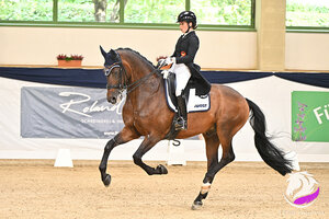 Jana Lang und Baron galoppierten auch in der Qualifikation des iWEST Dressur Cups auf Gut Ising zum Sieg. | © Team Myrtill