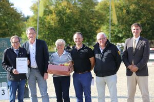 WPSV zeichnet Helmut Hartmann mit der goldenen Ehrennadel aus  | © Knisel-Eberhard 